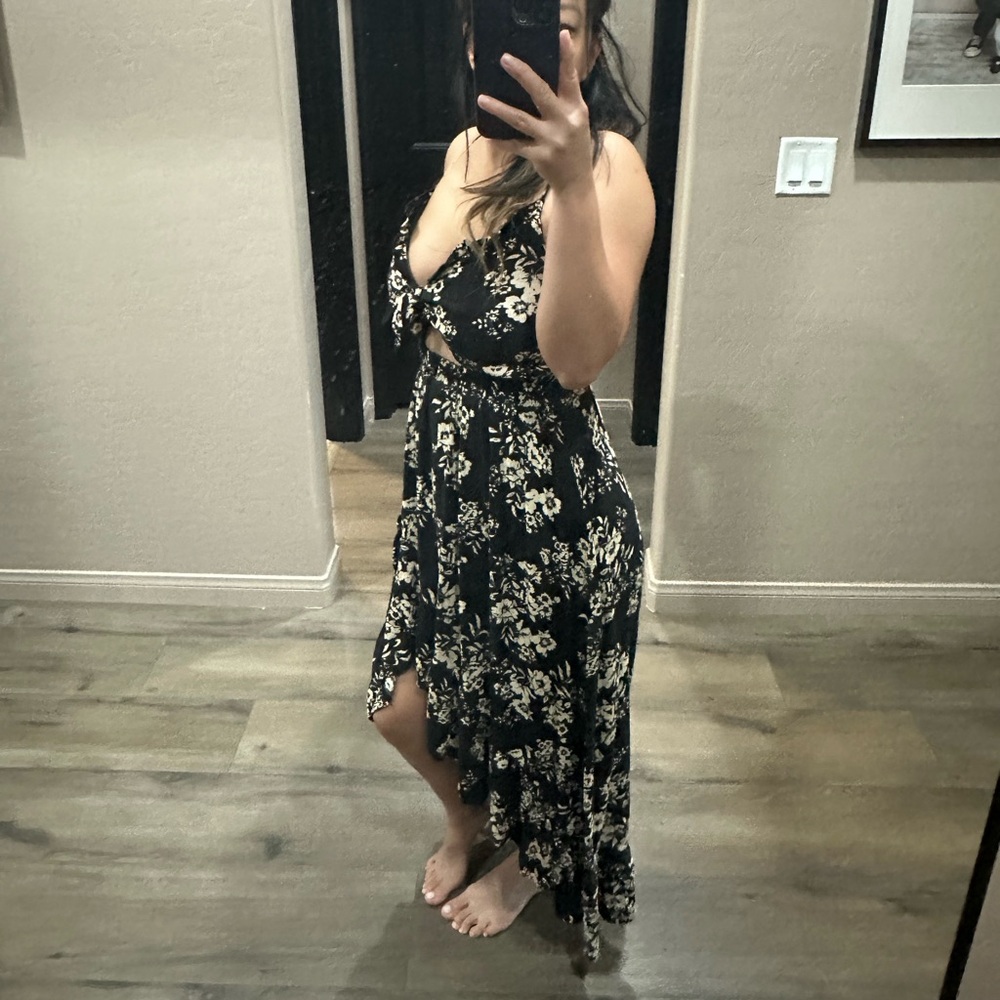 Floral  V-Neck Maxi Dress - Black/Cream